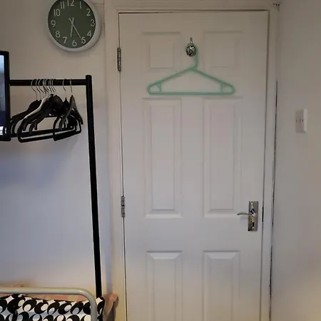 Homestay Very Bright & Cosy Little Bedroom London