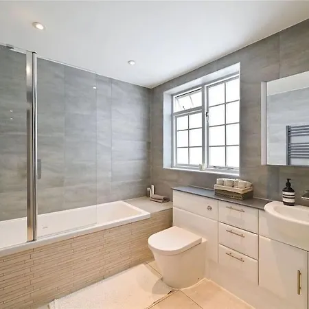 Large 3 Bedroom Covent Garden London