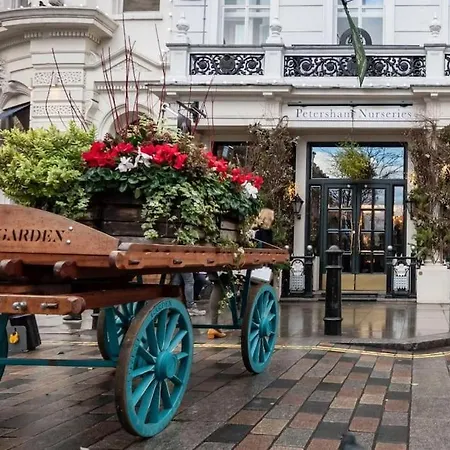 Large 3 Bedroom Covent Garden Apartment *