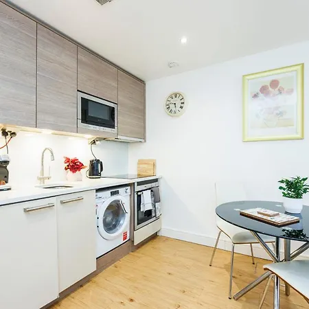 Chic 1bed Waterfront Retreat * London