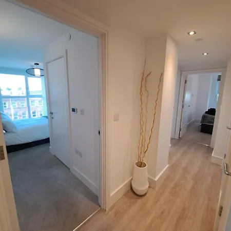Luxury New 2 Bed/2 Bathroom Flat With Balcony * Edgware