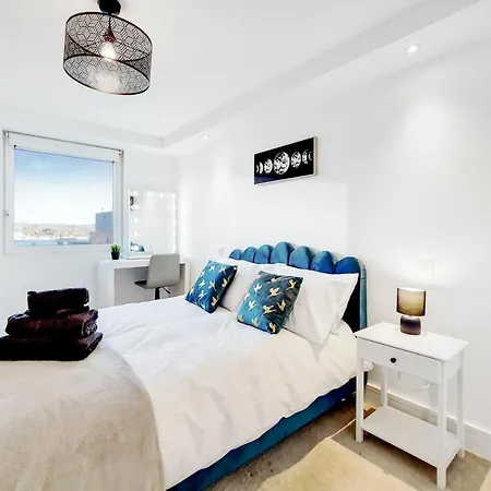 Apartment Luxury New 2 Bed/2 Bathroom Flat With Balcony Edgware