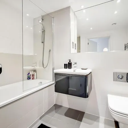 Luxury New 2 Bed/2 Bathroom Flat With Balcony * Edgware