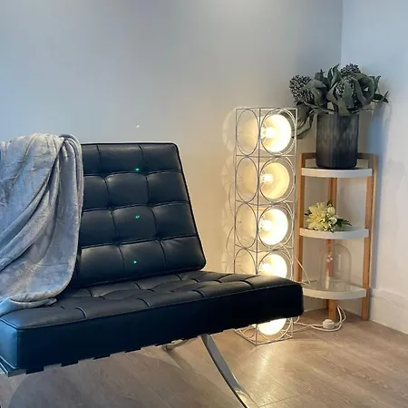 Luxury New 2 Bed/2 Bathroom Flat With Balcony Edgware