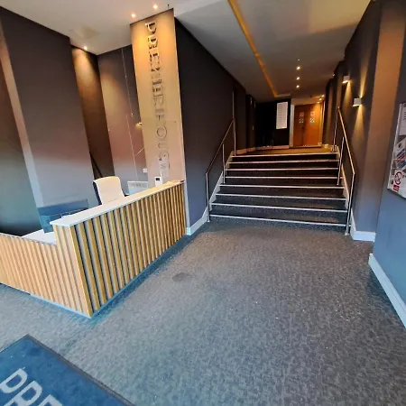 Luxury New 2 Bed/2 Bathroom Flat With Balcony Apartment