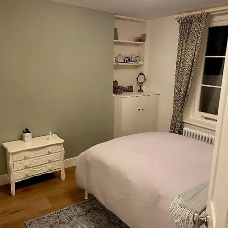Apartment 2 Bedroom Garden Flat /kings Cross,