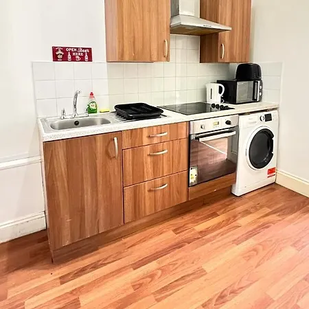 Aldgate Guest house *