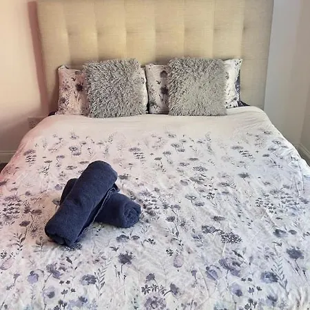 Aldgate Guest house *