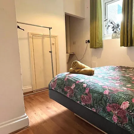 Guest house Aldgate London