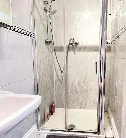 Aldgate Guest house