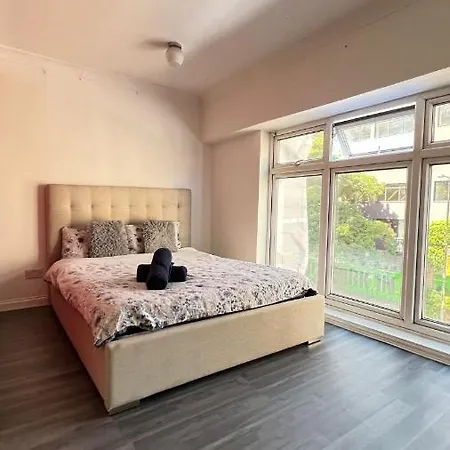 Guest house Aldgate London