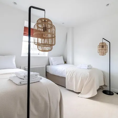 Impressive And Gorgeous Kensington Family Apartment London