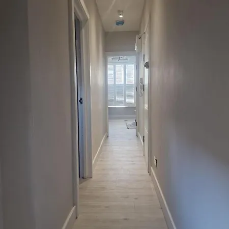 Collier's Wood En-suite * London