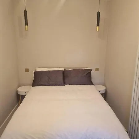 Collier's Wood En-suite