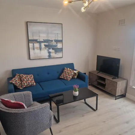 Collier's Wood En-suite Apartment *