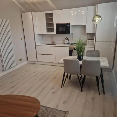 Apartment Collier's Wood En-suite *