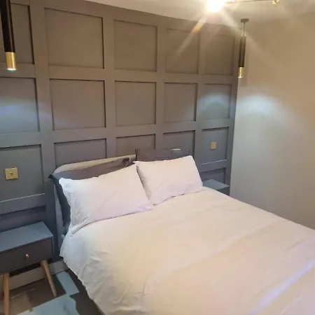 Collier's Wood En-suite *