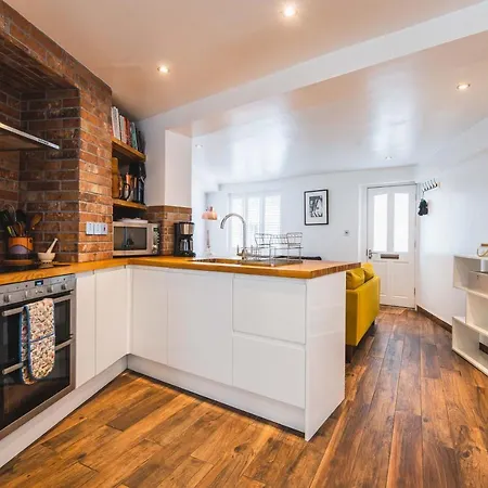 Pass The Keys - Modern & Stylish Garden In Islington London