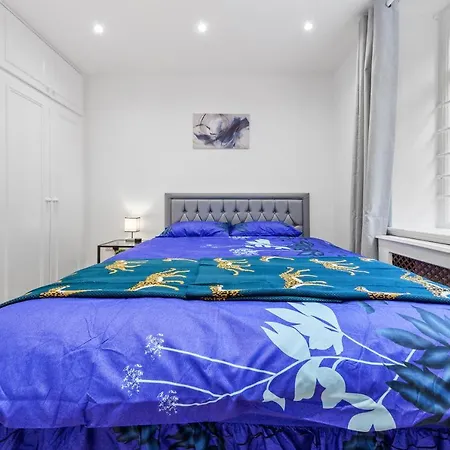 Modern Flat In Apartment London