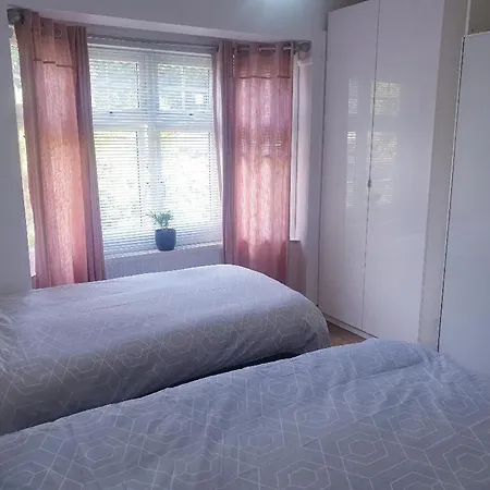 Spacious Private In Vibrant South London Homestay Thornton Heath