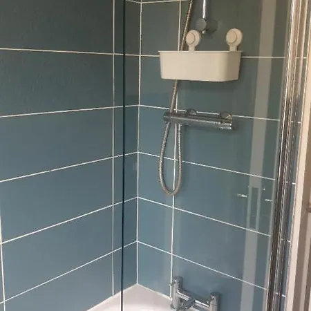 Spacious Private In Vibrant South London Homestay