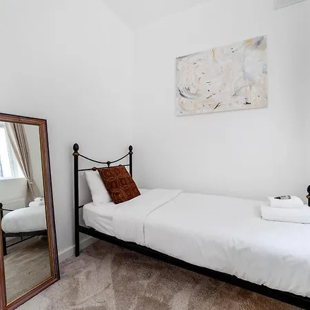 Fantastic 2br Flat Wgarden, West Norwood *