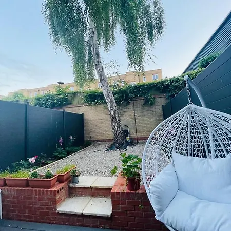 Riverside Double Garden View E14 Guest house