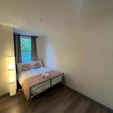 3 Bedroom Flat In King's Cross, St Pancras's. 2 Minutes To Euston. Apartament Londyn