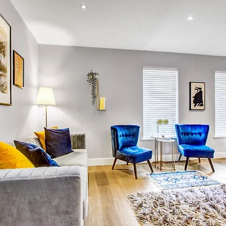 Apartment 2 Bedroom Spacious In The Heart Fulham London