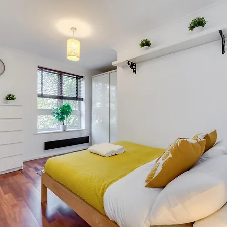 Visit London 1 Bed Flat- Canary Wharf Close To River Thames London