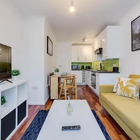 Visit London 1 Bed Flat- Canary Wharf Close To River Thames Apartment
