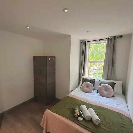 3 Bedroom Flat In King's Cross, St Pancras's. 2 Minutes To Euston. Londyn
