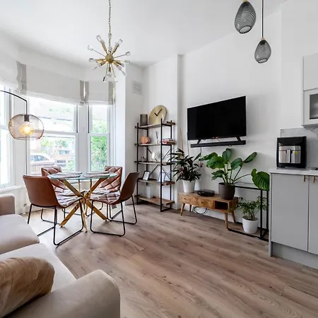 Fantastic 2br Flat Wgarden, West Norwood *