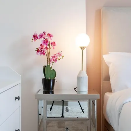 Apartment Fantastic 2br Flat Wgarden, West Norwood *