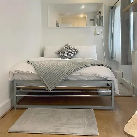 Beautiful 2 Bedroom House In Fulham. Apartment *