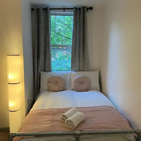 3 Bedroom Flat In King's Cross, St Pancras's. 2 Minutes To Euston. *