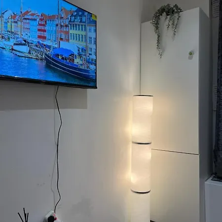 3 Bedroom Flat In King's Cross, St Pancras's. 2 Minutes To Euston. Apartament Londyn