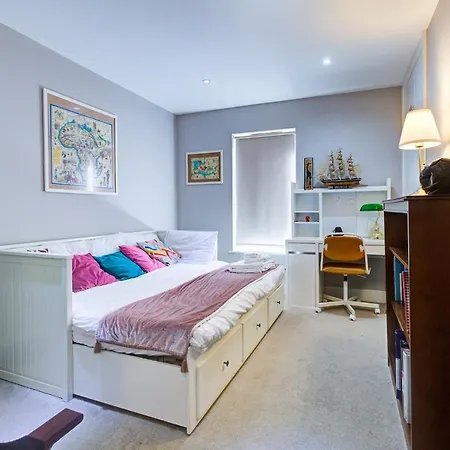 Apartment 2 Bedroom Spacious In The Heart Fulham London