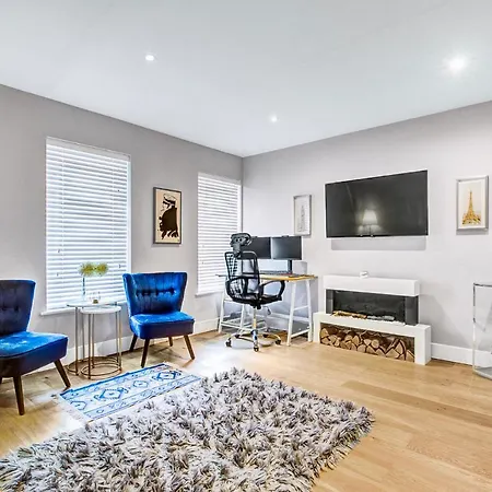2 Bedroom Spacious In The Heart Fulham *