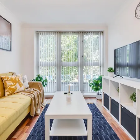 Visit London 1 Bed Flat- Canary Wharf Close To River Thames * London