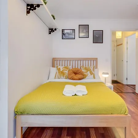 Visit London 1 Bed Flat- Canary Wharf Close To River Thames Apartment London