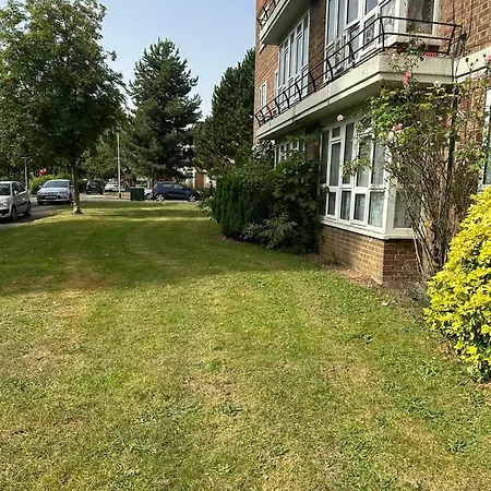 Spacious 2 Bed Flat Apartment Barking (Greater London)