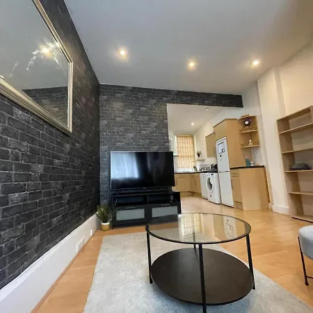 Beautiful 2 Bedroom House In Fulham. London