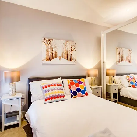 2 Bedroom Spacious In The Heart Fulham