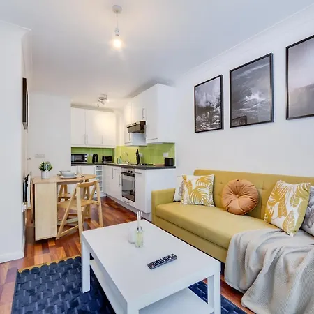 Visit London 1 Bed Flat- Canary Wharf Close To River Thames Apartment