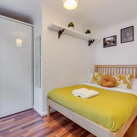 Visit London 1 Bed Flat- Canary Wharf Close To River Thames *