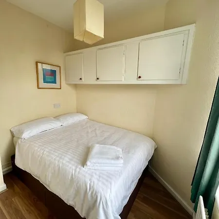 Bright Near Hyde Park Sleeps 4 * London