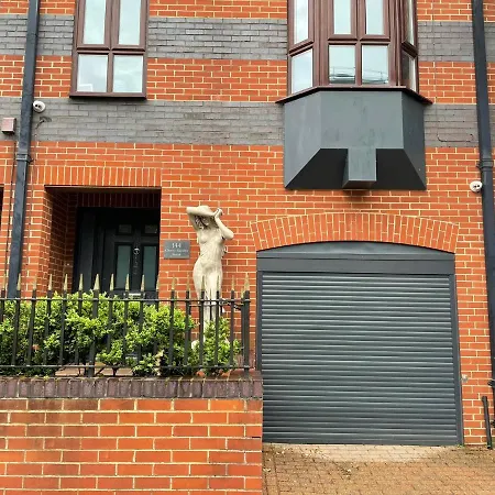 Stylish 1-bed Apartment London