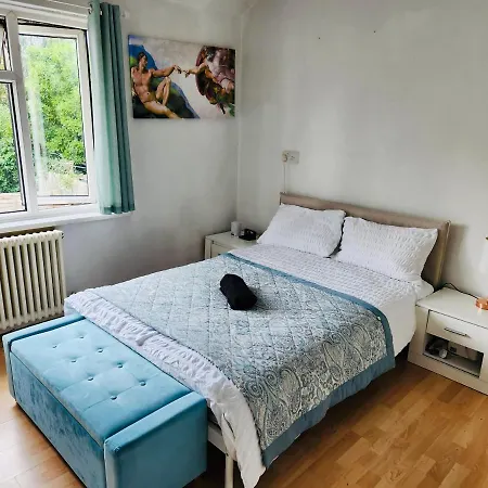 Apartment Spare In Peaceful Neighbourhood Near The Centre Of *
