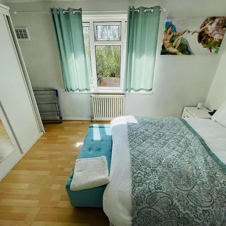 Apartment Spare In Peaceful Neighbourhood Near The Centre Of